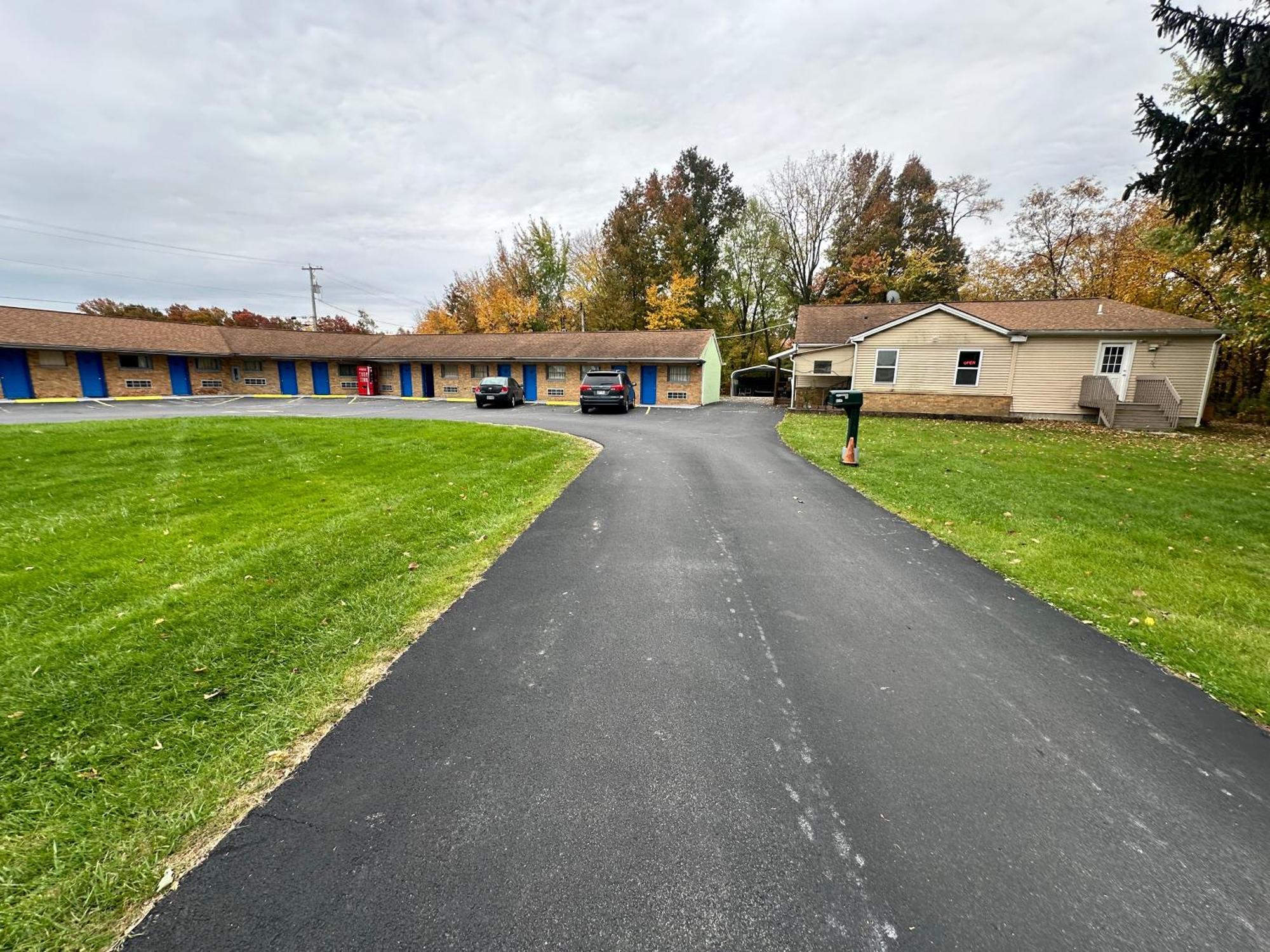 Westgate Manor Motel Austintown & Youngstown Ohio Екстер'єр фото